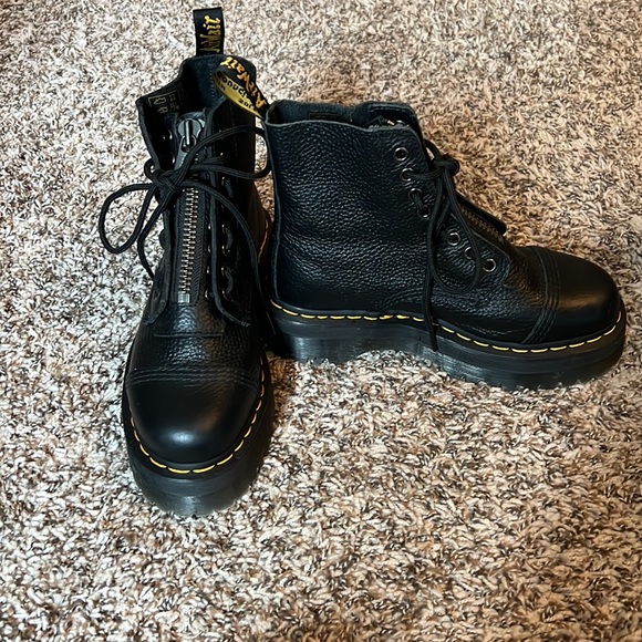 Dr. Martens Womens Sinclair 8 Eye Leather Platform Boot - Picture 3 of 3